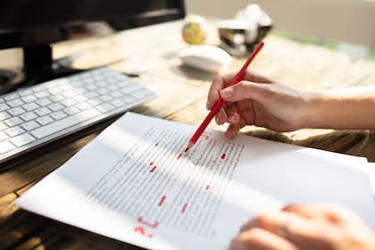 Al terminar de escribir el ensayo, es importante releerlo, editarlo y corregirlo