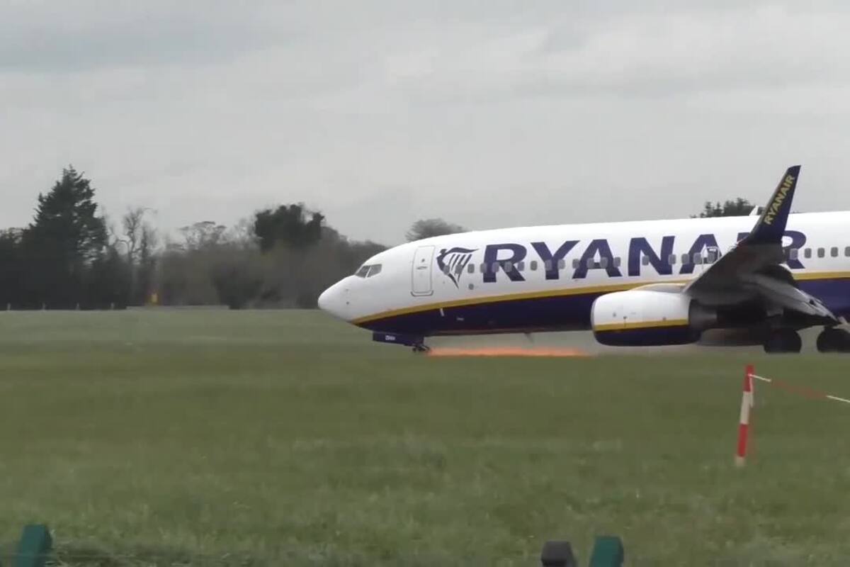 Al tocar tierra se generaron chispas que podrían haber provocado un daño mayor en el avión