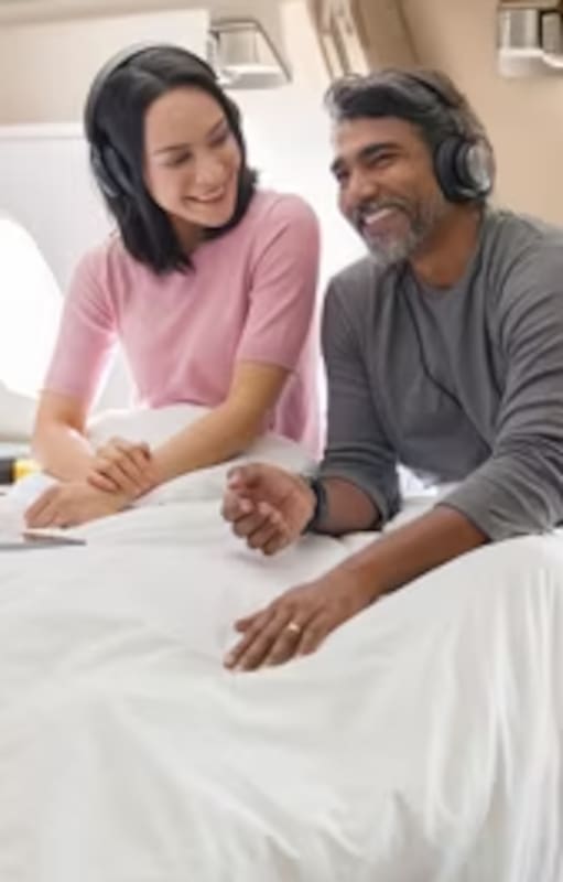 Al unir dos Suites contiguas, los pasajeros que viajan juntos pueden disponer de una cama doble (Singapore Airlines)