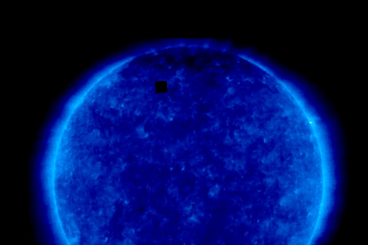 Al ver la imagen tomada por SOHO, muchos creyeron que se trataban de naves espaciales u OVNIs. Pero un especialista reveló qué es lo que sucedió