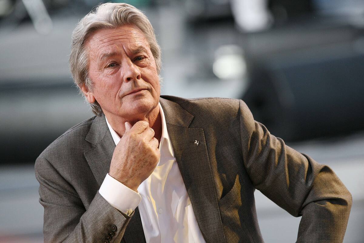 Alain Delon, en el centro de una polémica