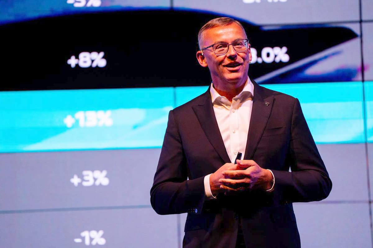 Alain Favey, CEO de Peugeot: "Quizás el camino hacia la electrificación será un poco más lento de lo que pensábamos. Así que es un poco menos directo. Pero en Peugeot, siempre hemos tenido esta estrategia de multienergía. Nuestro enfoque siempre ha sido dejar la elección al cliente"