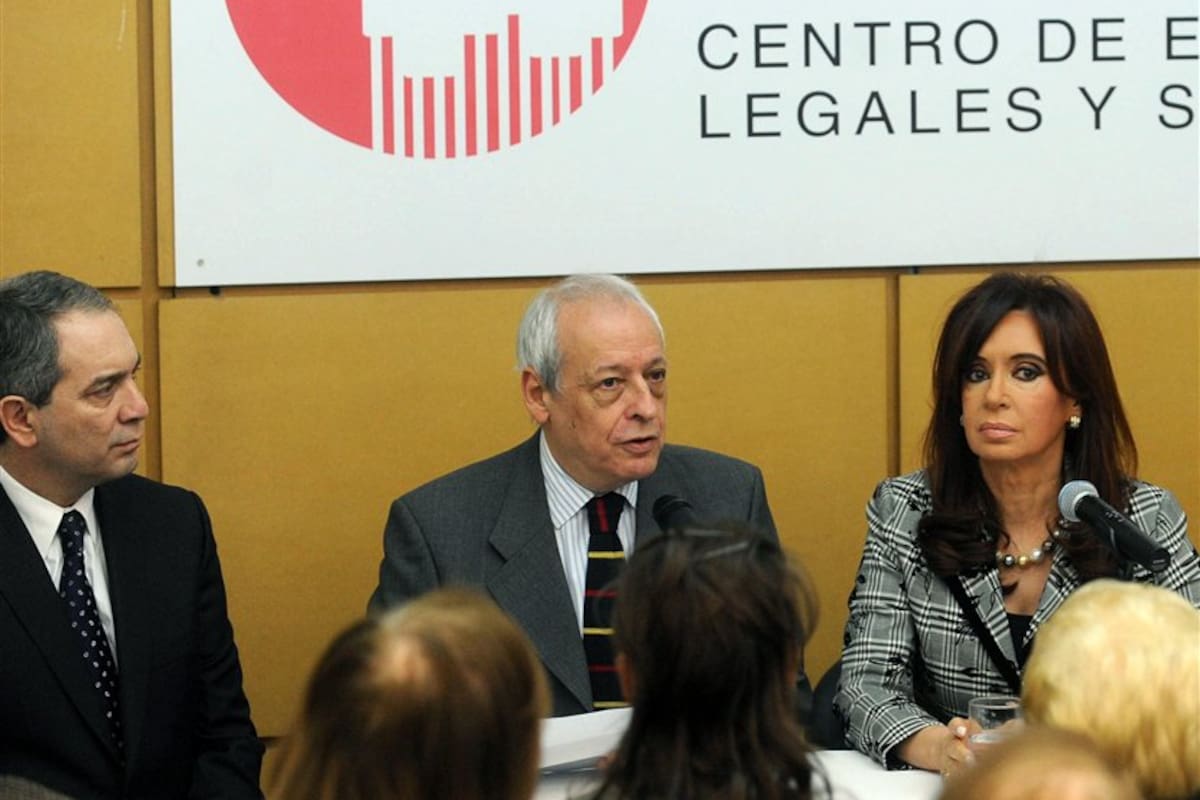 Alak, Verbitsky y Cristina Kirchner, en 2010, durante una reunión con el CELS