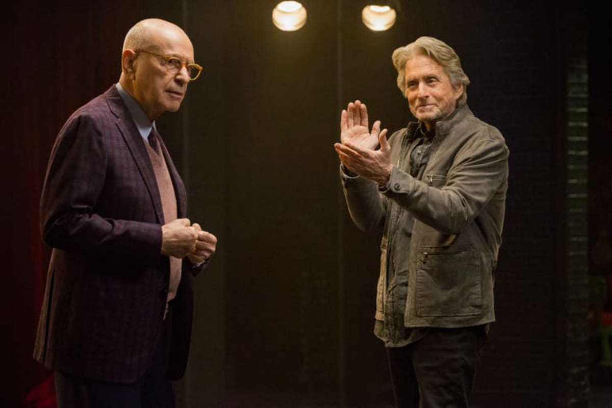 Alan Arkin y Michael Douglas en El método Kominsky