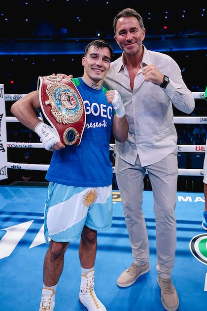 Alan Chaves, junto a Eddie Hearns