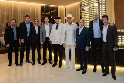 Alan Faena presentó al equipo de arquitectos y diseñadores que participaron del proyecto hotelero y artístico en Brasil
