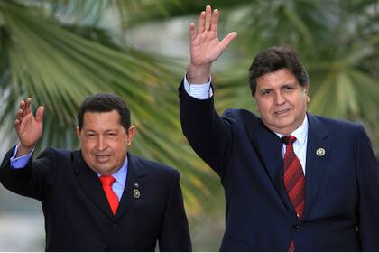 Alan García y el expresidente venezolano Hugo Chávez, en 2007