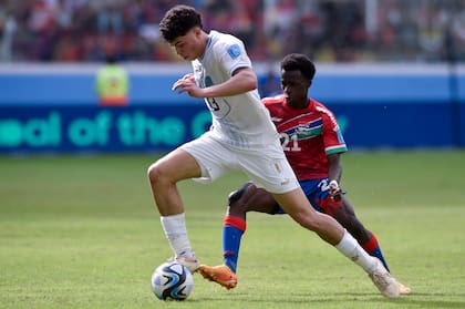 Alan Matturro, lateral izquierdo de Uruguay, tiene fortaleza física y buena proyección, dos características que le permiten ser uno de los mejores en su puesto en lo que va del Mundial Sub 20.