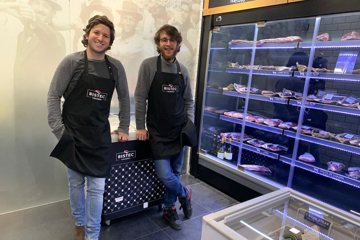 Alan Schvartzman y su primo Carlos, creadores de la tienda de carnes.