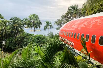 Alan Templeton transformó un Boeing de 1965 en un hotel con vista al mar en Costa Rica