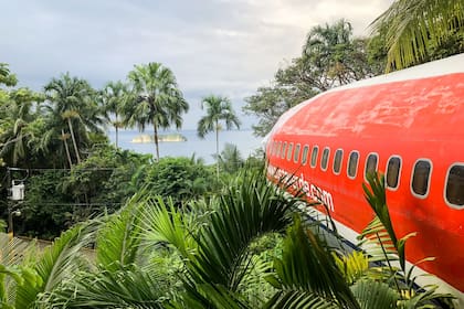 Alan Templeton transformó un Boeing de 1965 en un hotel con vista al mar en Costa Rica