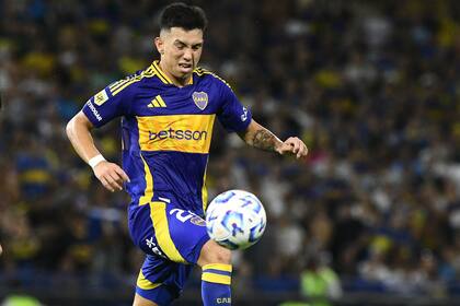 Alan Velasco pelea un lugar entre los titulares de Boca para visitar a Alianza Lima
