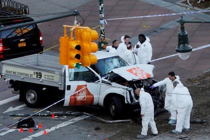Un automovilista atropelló a varias personas en Manhattan y causo ocho muertos