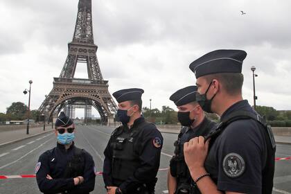 Alarma en París: evacuan la Torre Eiffel ante una posible amenaza de bomba