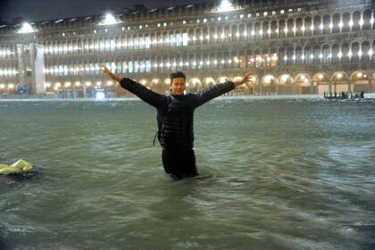 El mal tiempo y fuertes vientos provocaron una marea inusual en Venecia.