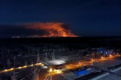 Alarma radioactiva en Ucrania: bomberos luchan contra varios incendios en Chernobyl