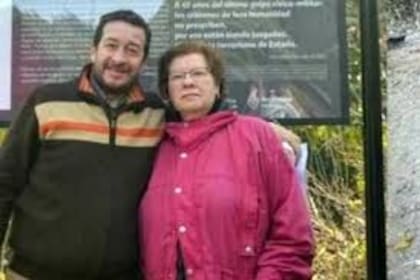 Albareda y Montoya en una foto en un acto por los derechos humanos.