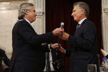 Alberto Fernández y Mauricio Macri en pleno traspaso, este mediodía
