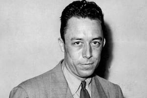 Albert Camus: “Nadie se da cuenta de que algunas personas gastan una energía tremenda simplemente en ser normales”