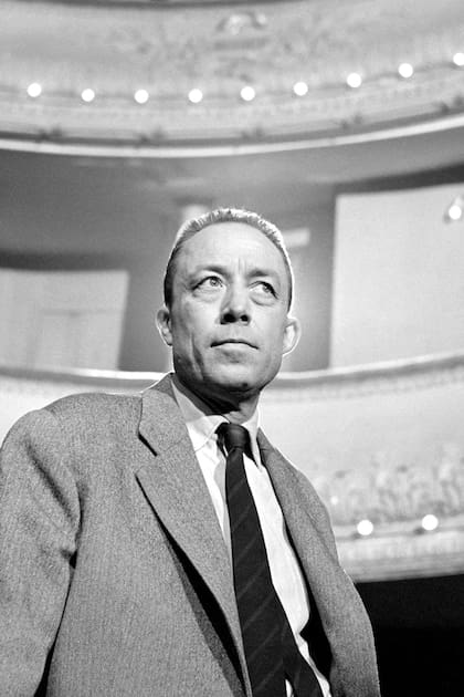 Albert Camus, durante el ensayo de una de sus obras teatrales