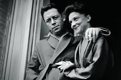 Albert Camus y María Casarès se vieron por primera vez en una velada de marzo de 1944 en casa del escritor Michel Leiris; entre los invitados, la crème de la crème: Sartre, Beauvoir, Lacan, Bataille.