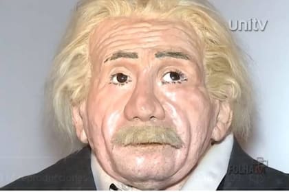 Albert Einstein, rubio y carente de cuello, según la representación de Armacollo