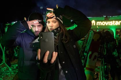 Albert y Delfina, a pura selfie en el Cerro Catedral