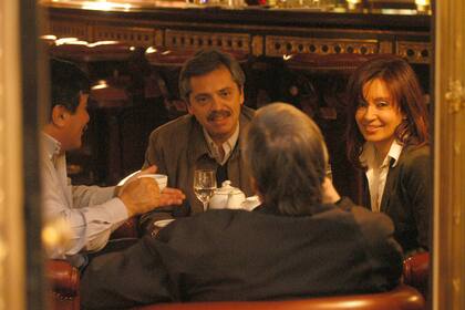 Alberto Fernández con el matrimonio Kirchner