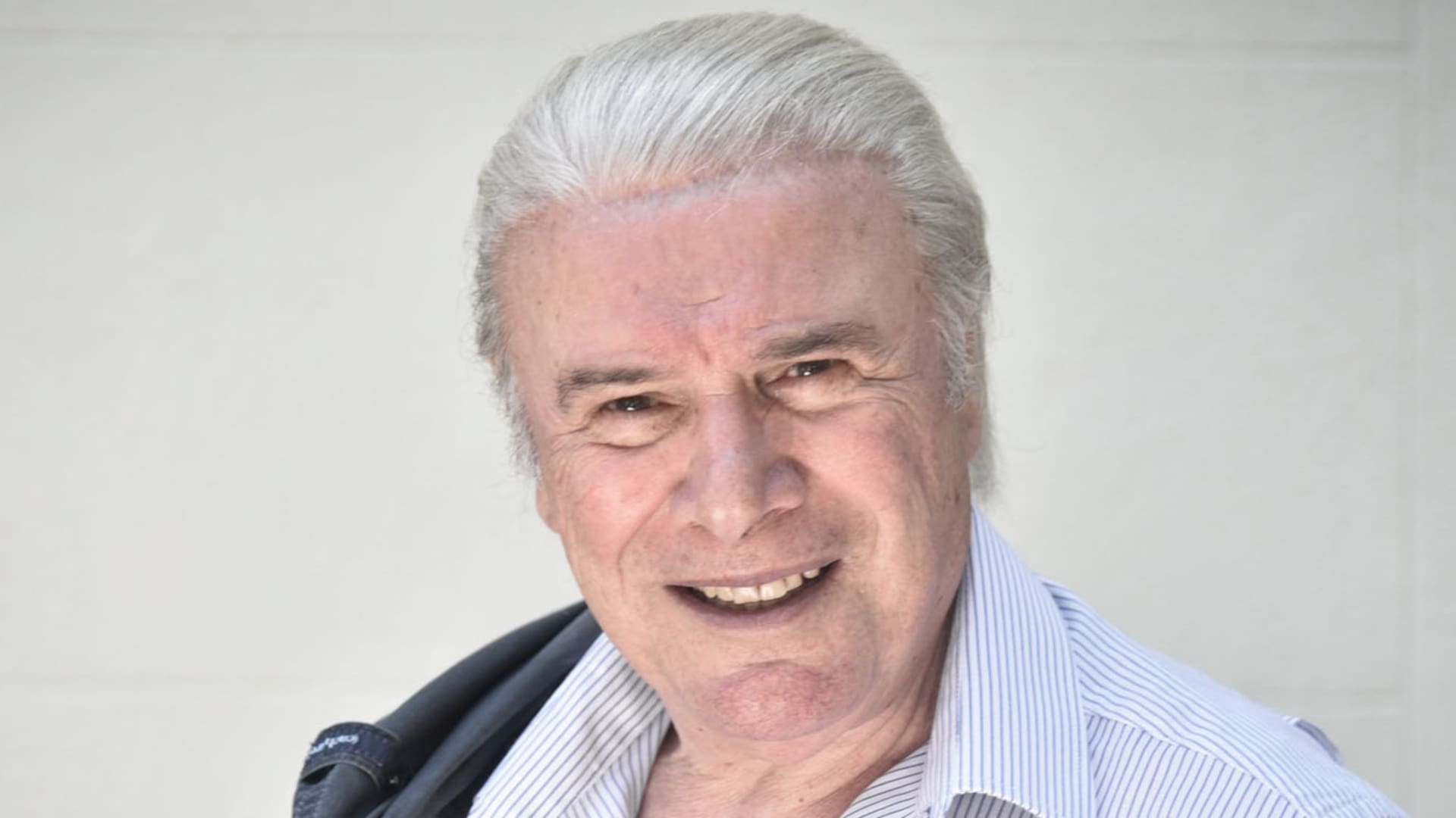 Sus comienzos fueron en las novelas y en los unitarios nocturnos, hasta que en 1979 Hugo Moser le propuso protagonizar la comedia Los hijos de López