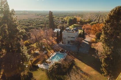 Alberto Arizu (p) y Alberto Arizu (h), tercera y cuarta generación de la familia fundadora de la bodega