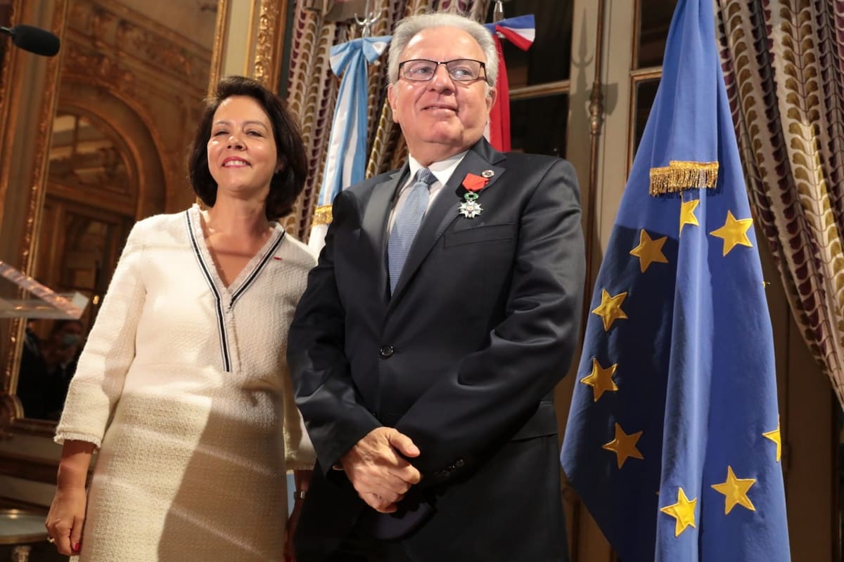 Alberto Barbieri, rector de la UBA, y la embajadora de Francia en la Argentina, Claudia Scherer-Effosse