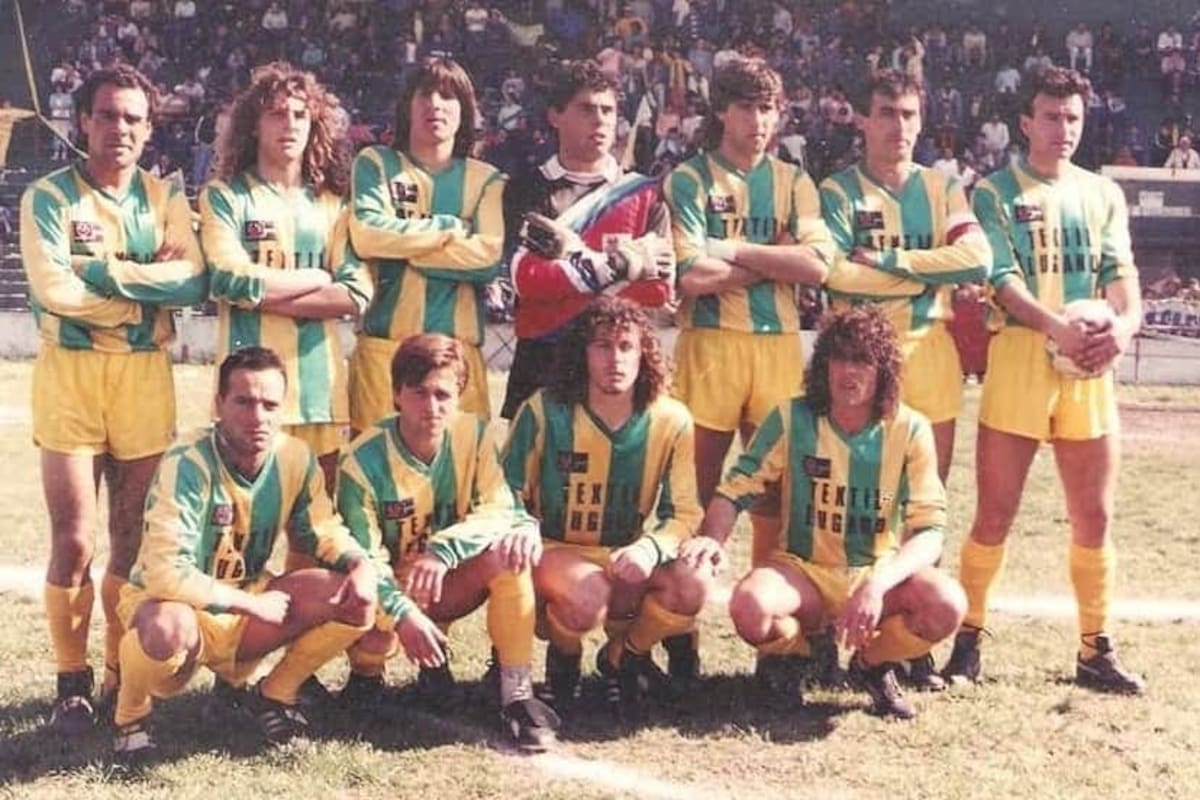 Alberto "Beto" Navarro, el segundo desde la izquierda en la fila de abajo