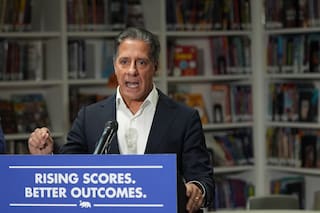 Escuelas de Los Ángeles: renunció el superintendente migrante que el FBI investiga por fraude