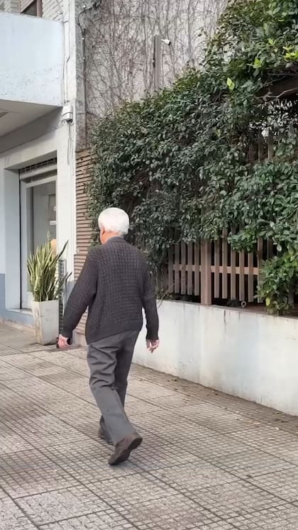Alberto con 99 años camina 6000 pasos todos los días