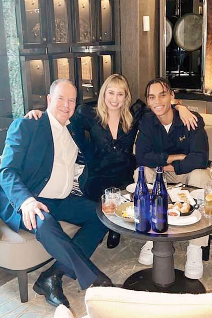Alberto con sus herederos mayores, Jazmin Grace y Alexandre.