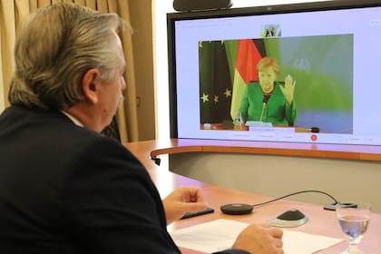 Alberto Fenández mantuvo una videoconferencia con Angela Merkel