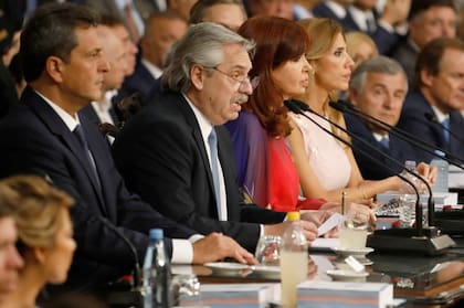 Alberto Fernández, ante la asamblea legislativa