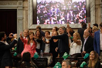 No faltaron las selfies antes de la apertura de la sesión