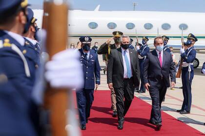 Alberto Fernández al arribar a Chile