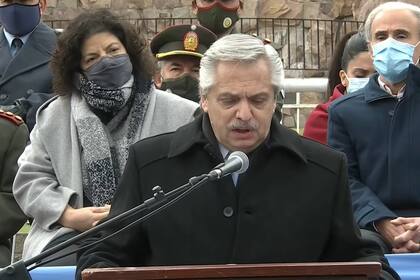 Alberto Fernández al encabezar el acto conmemorativo por el bicentenario del fallecimiento del general Martín Miguel de Güemes que tuvo lugar en el Monumento que se encuentra en la ciudad de Salta