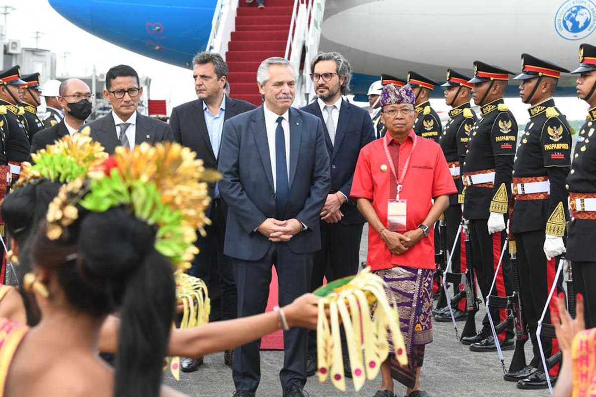 Alberto Fernández al llegar a Bali por el encuentro del G-20