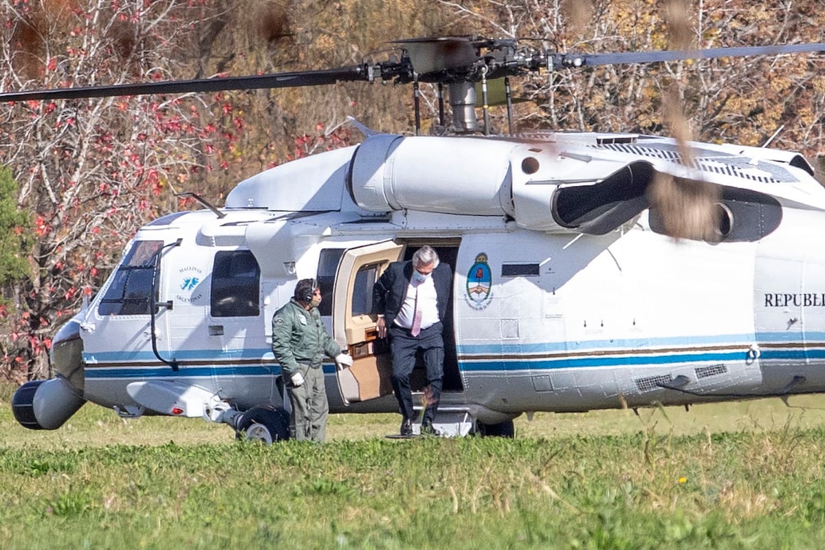 Alberto Fernández al llegar al Hospital Austral