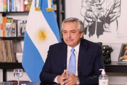 Alberto Fernández, anoche, al anunciar las nuevas restricciones para el área metropolitana