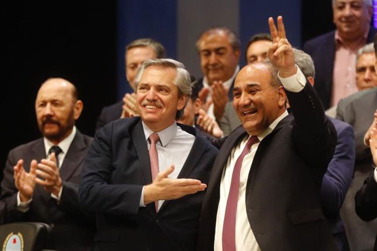 Alberto Fernández asistió al acto de asunción del gobernador tucumano, Juan Manzur