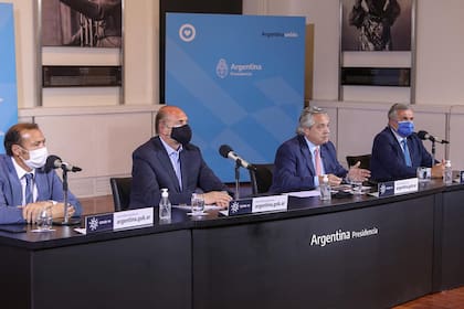 Alberto Fernández cambió la estrategia prevista y anunció el inicio de una fase más restrictiva en 18 provincias
