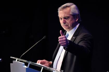 Alberto Fernández, candidato del FDT, en el primer debate presidencial