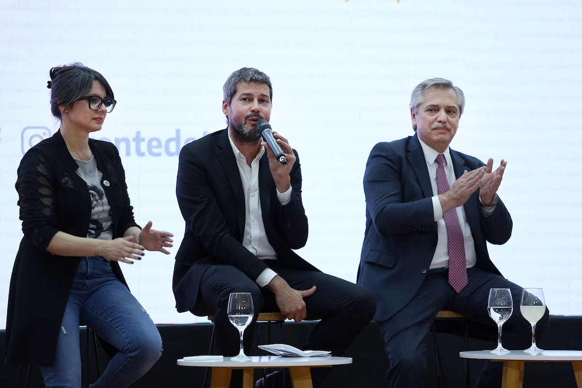 Alberto Fernández, comparte junto al postulante a jefe de Gobierno porteño de su espacio, Matias Lammens, la disertación en la que presentaran Buenos Aires, ciudad del conocimiento, en la Facultad de Ciencias Exactas y Naturales de la UBA. Participa la candidata a vicejefa de Gobierno, Gisela Marzio