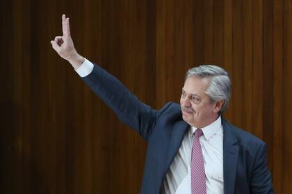 Alberto Fernández, comparte junto al postulante a jefe de Gobierno porteño de su espacio, Matias Lammens, la disertación en la que presentaran Buenos Aires, ciudad del conocimiento, en la Facultad de Ciencias Exactas y Naturales de la UBA. Participa la candidata a vicejefa de Gobierno, Gisela Marzio