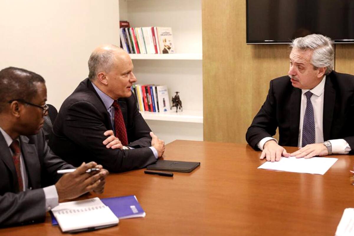 Alberto Fernández con Alleyne y con Werner