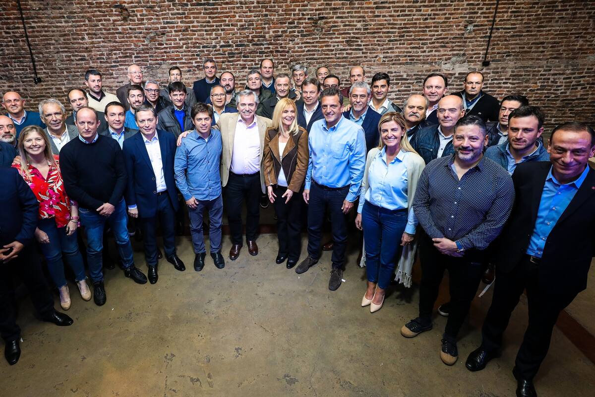Alberto Fernández, con Kicillof, Magario, Massa y los intendentes